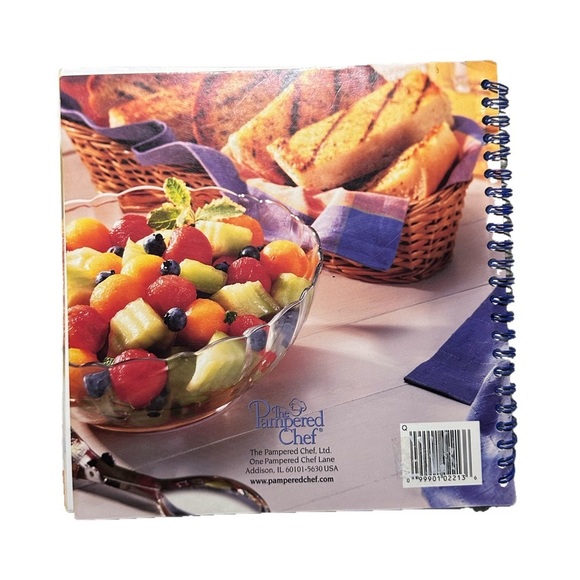 PAMPERED CHEF Casual Cooking Easy Recipes For Indoors And Out Cookbook 2002 - Picture 2 of 4